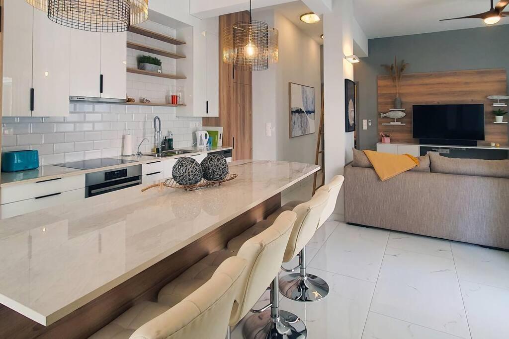 Hidden Gem On The Piraeus Coast Apartment Bagian luar foto